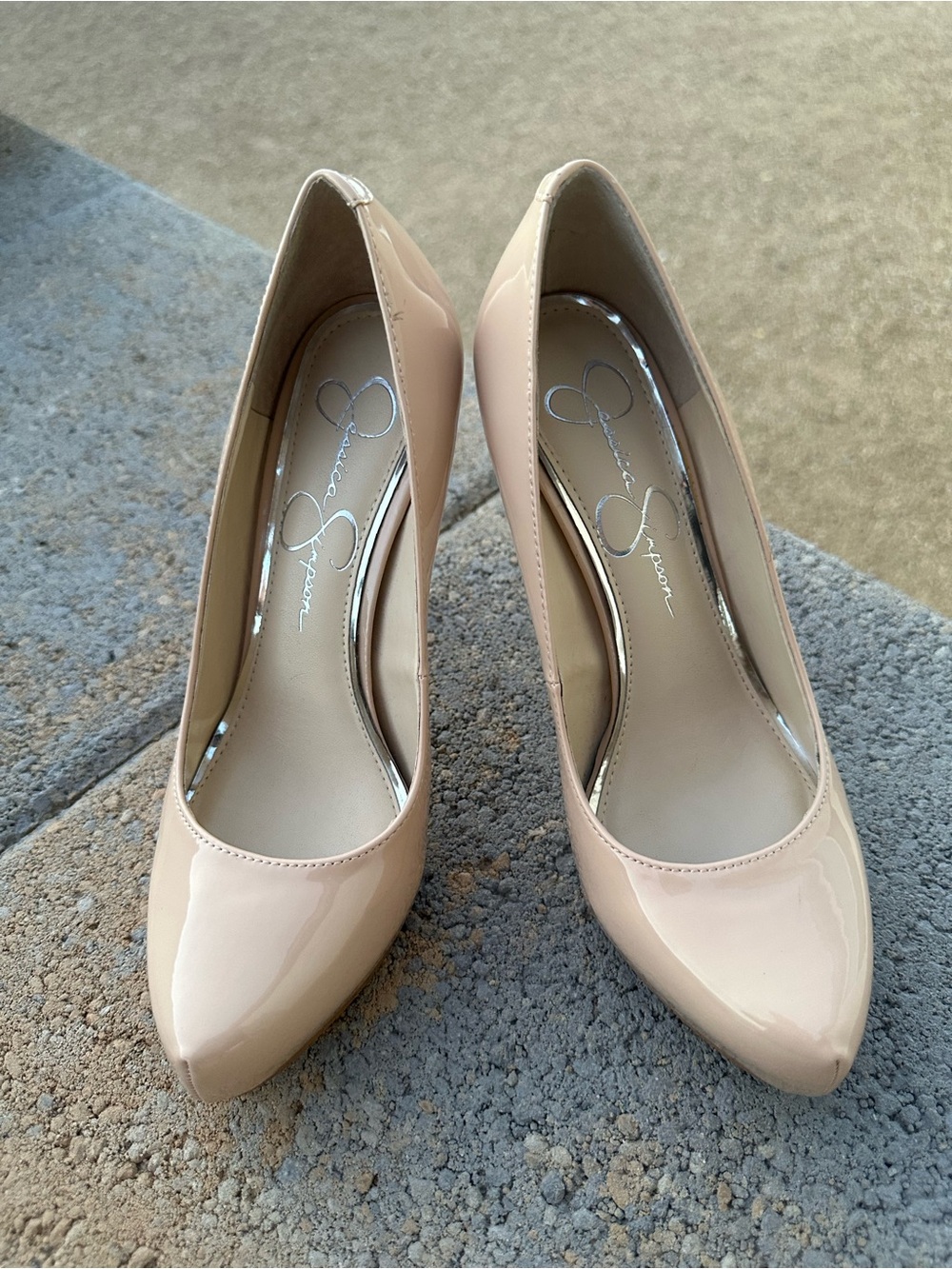 Jessica Simpson Parisah Platform Pump in a glossy beige patent finish Size 6.5M